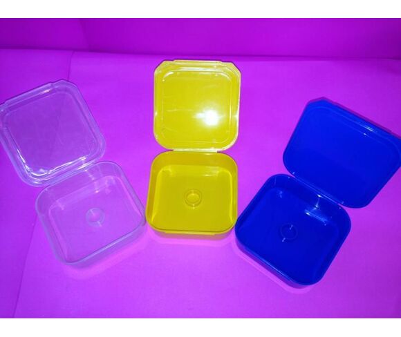 علبة  بلاستيكية