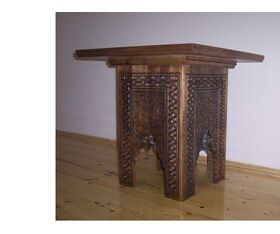 طاولة صغيرة