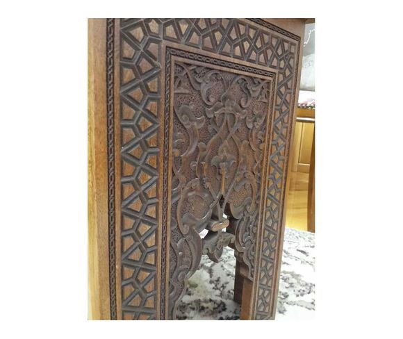 طاولة صغيرة