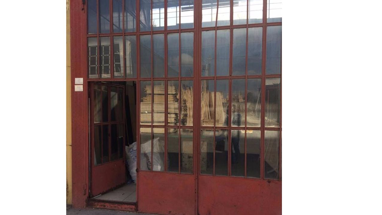 G&#xF6;rkem Metal Cam Pvc