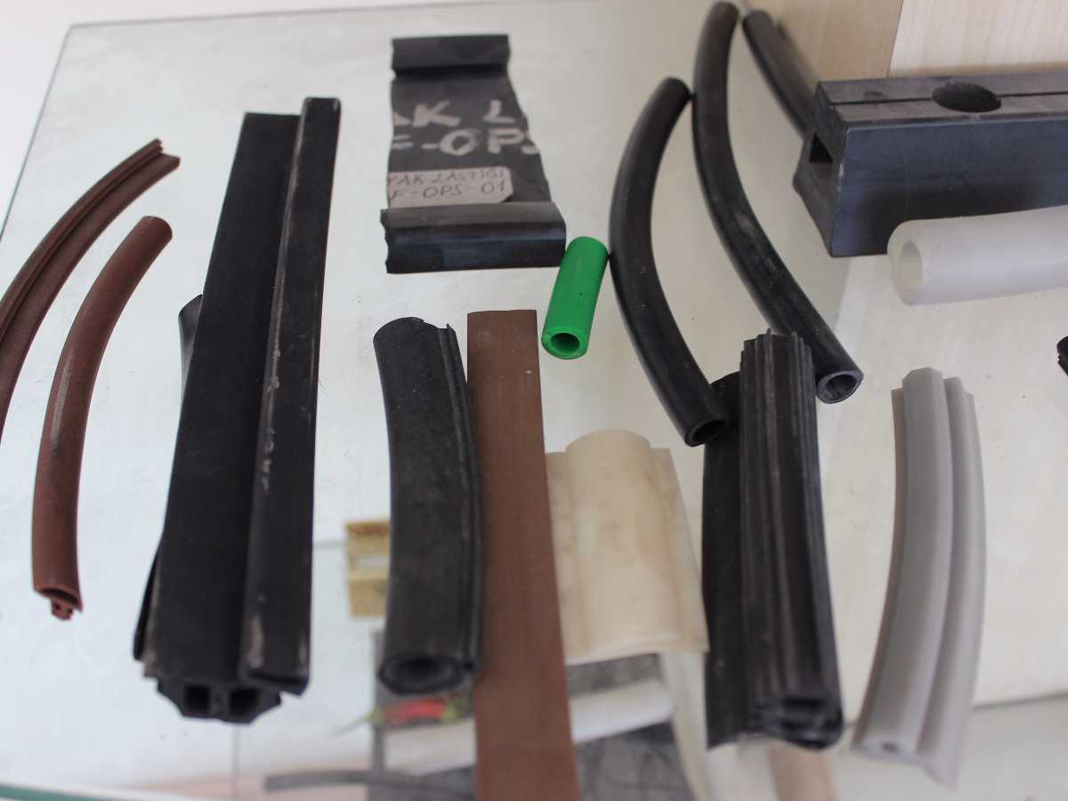 Pièces En Plastique