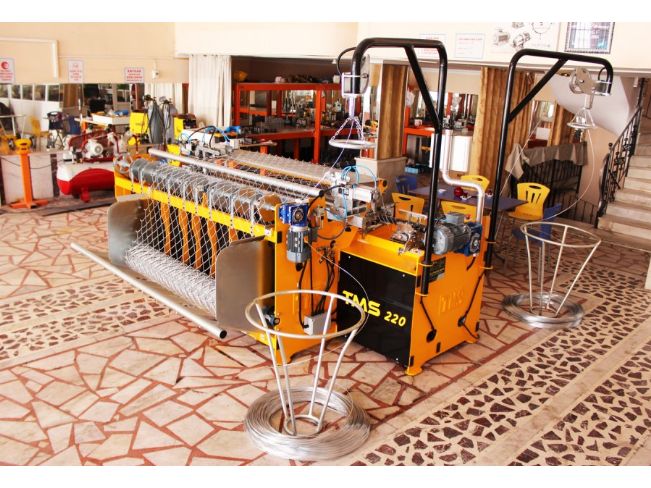 ماكينة حياكة السلك