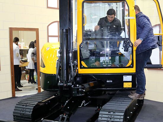 ماكينات العمل