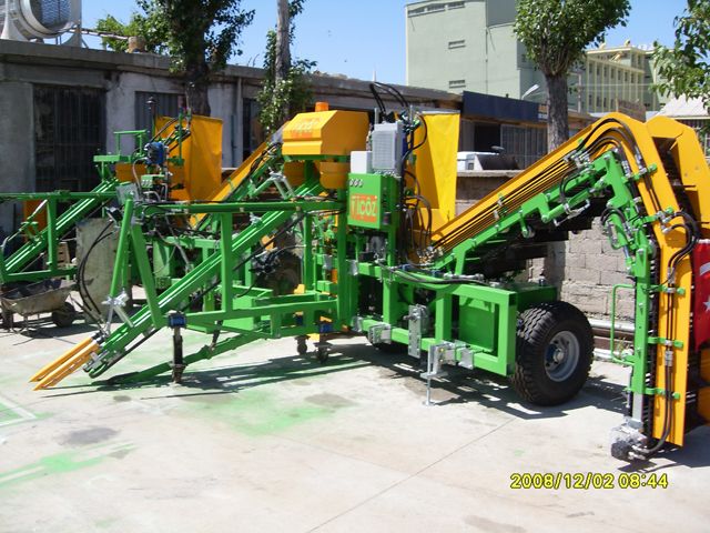 Carrot Lifter Machine