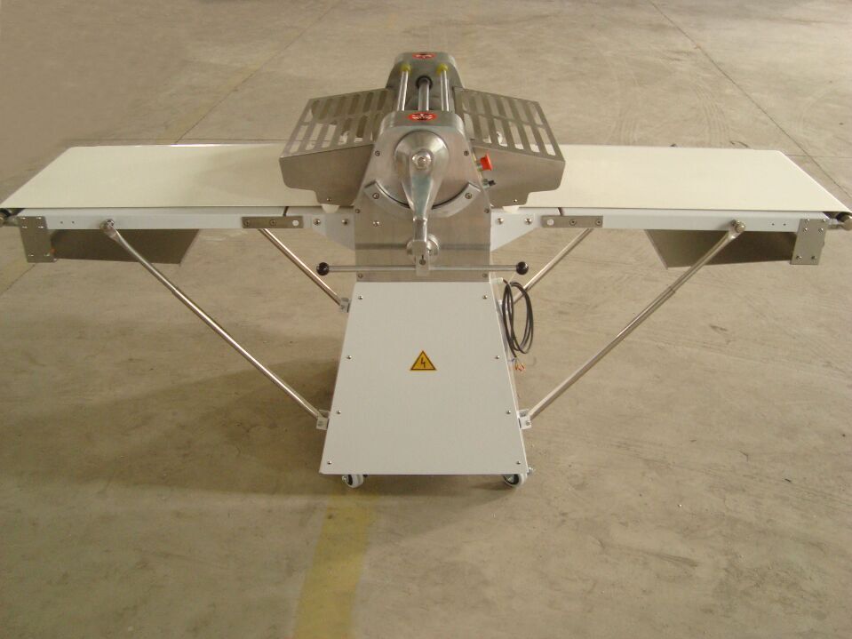 ماكينة فتح العجين