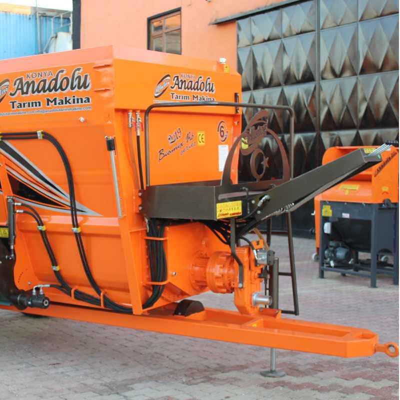 Máquina Para Mezclar Y Distribuir Alimento